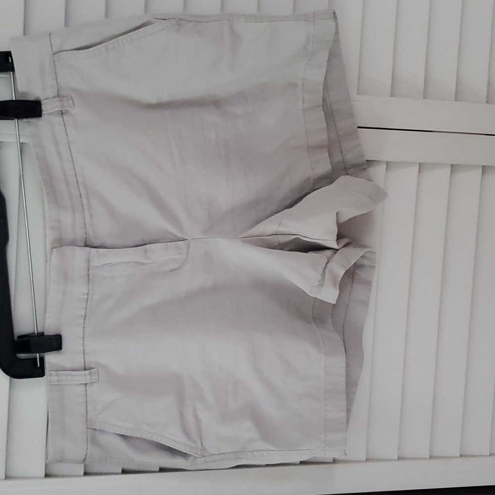 J CREW 5" CHINO SHORTS GREY